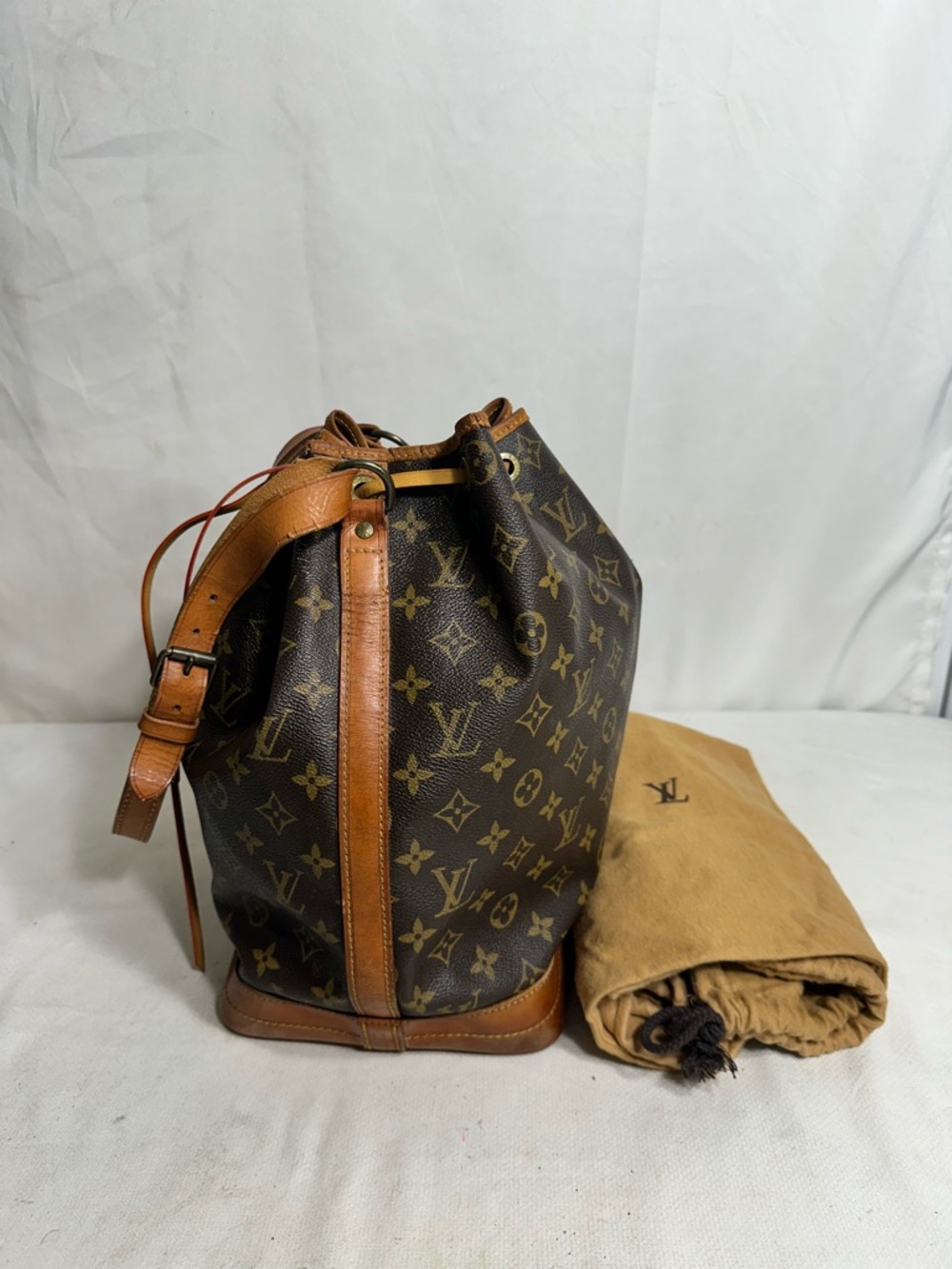 Louis Vuitton Shoulder Bag - Picture 4 of 11